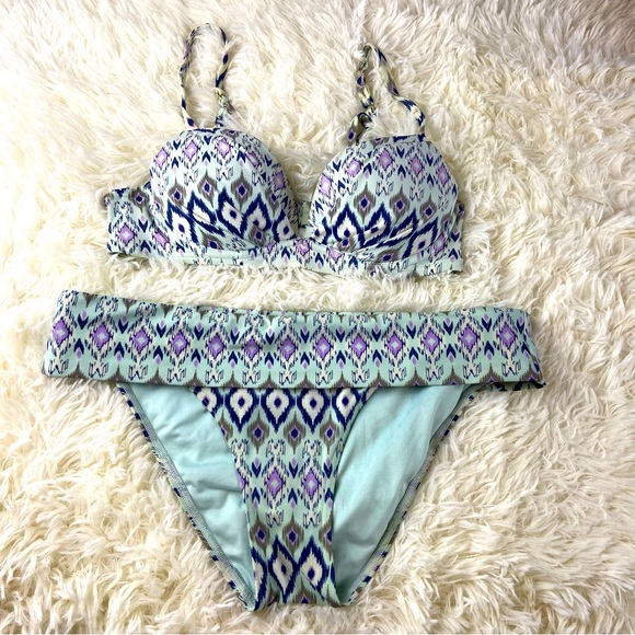 Victoria's Secret Bikini. Size 32A /bottoms size medium. - Picture 1 of 15